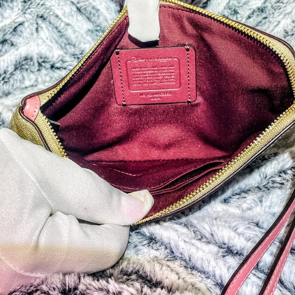 NWT: COACH x DISNEY LARGE CORNER ZIP WRISTLET IN SIG CANVAS WITH PATCHES (C3358) - Picture 3 of 4